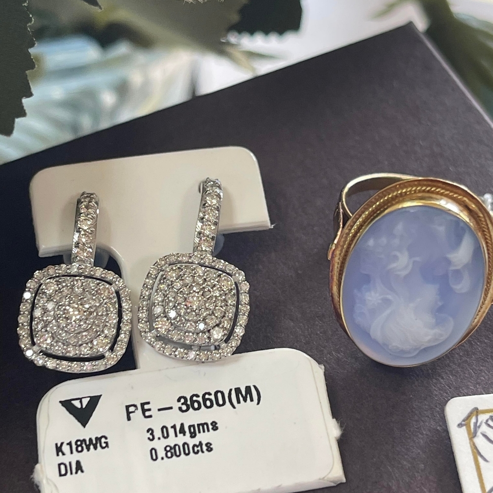 Diamond 18k White Gold Dangling Earring
